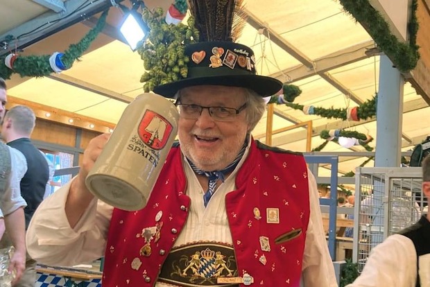80-летний ветеран Октоберфеста рассказал, что выпивает 7-8 литров пива в день