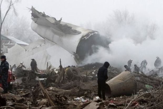 Вантажний Boeing-747 впав на житлові будинки в Бішкеку: 37 загиблих