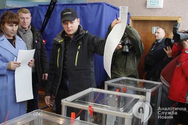 Ляшко и Симоненко проголосовали на одном участке