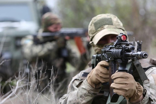 За сутки боевики совершили почти 50 обстрелов позиций сил АТО