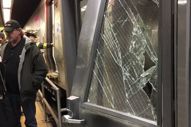 Названа причина аварии пассажирского поезда в Нью-Йорке 