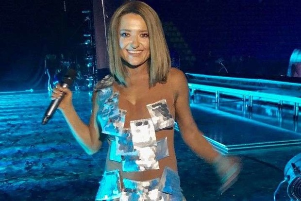 Могилевська під час концерту засвітила білизну в сукні за 100 тисяч гривень
