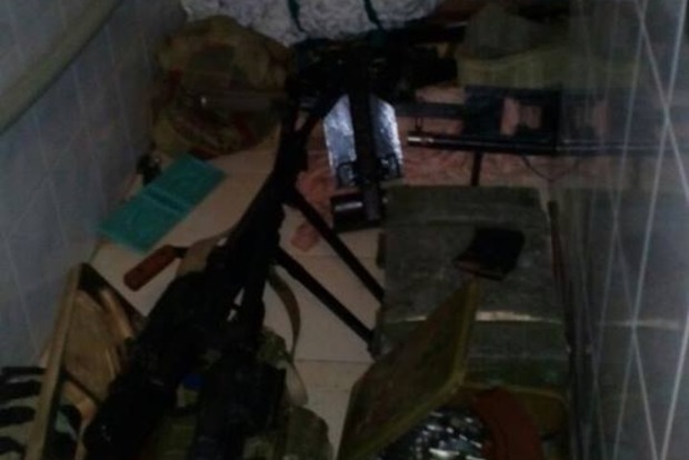 В Донецкой области найден крупный тайник с оружием и боеприпасами