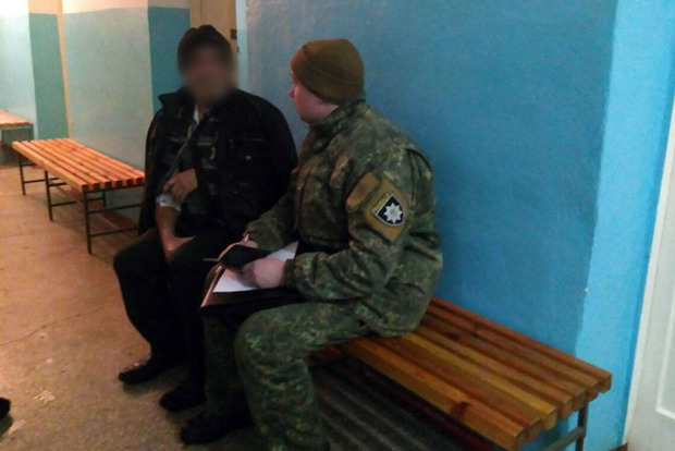 Житель Донецької області був поранений терористом біля свого будинку