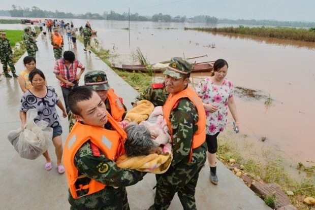 В  Китае от наводнений погибли более 180 человек