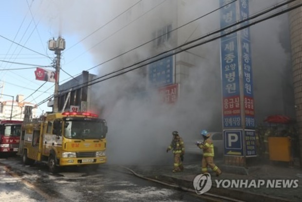 Згоріли живцем: десятки людей загинули в Південній Кореї в результаті пожежі в лікарні