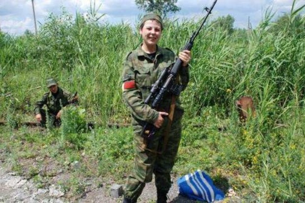 Пьяная женщина-снайпер террористов «ДНР» устроила ДТП на Донбассе