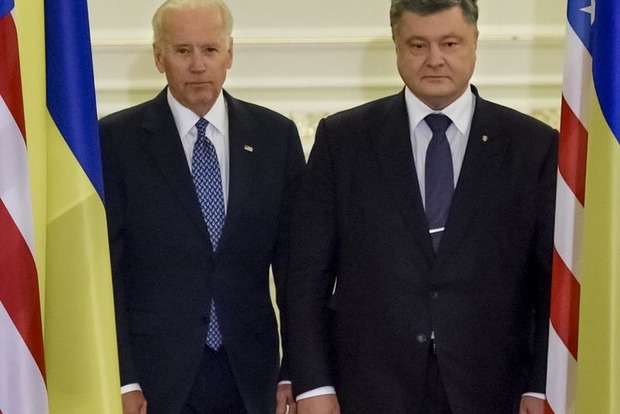 ﻿Порошенко і Байден поговорили про деокупацію Криму