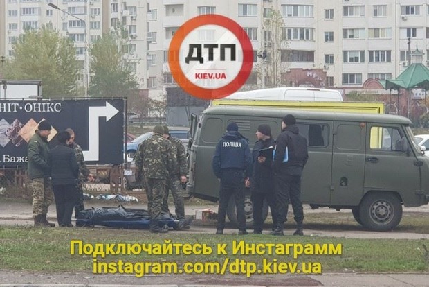 Чоловік раптово помер на вулиці у Києві