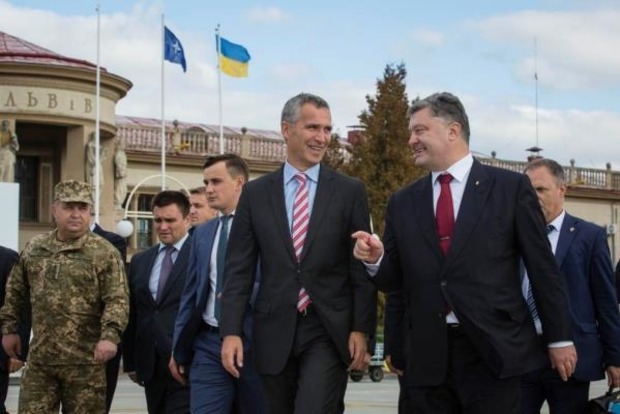 Порошенко и Столтенберг открыли учения «Украина-2015»