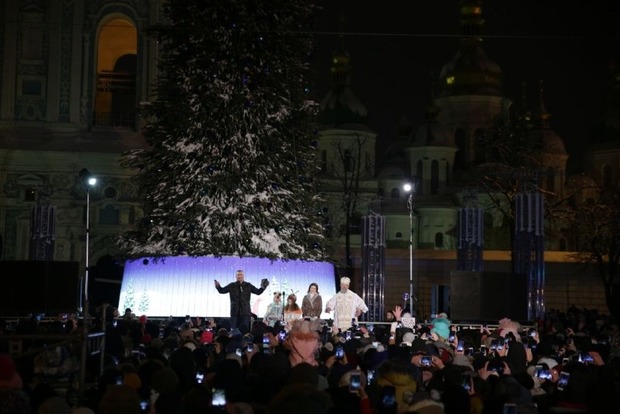 В Киеве зажглась главная елка страны