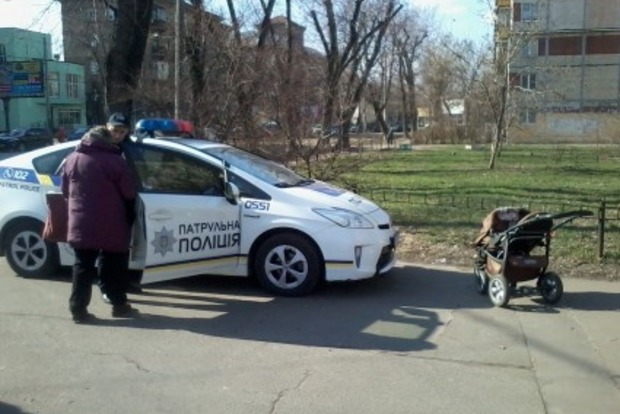 Бетономешалка в Киеве сбила коляску, ребенок в больнице