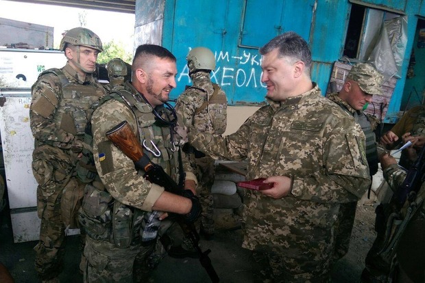 Во время визита Порошенко в Водяное боевики устроили обстрел