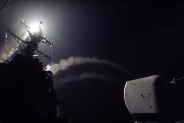США выпустили 59 крылатых ракет «Томагавк» по авиабазе в Сирии