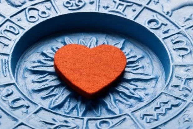Любовный гороскоп на 19 февраля 2024 года: что обещают астрологи