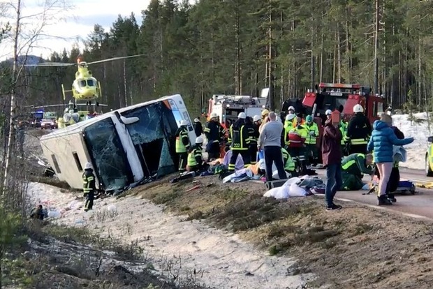Кровавое ДТП с автобусом в Швеции. Появились видео