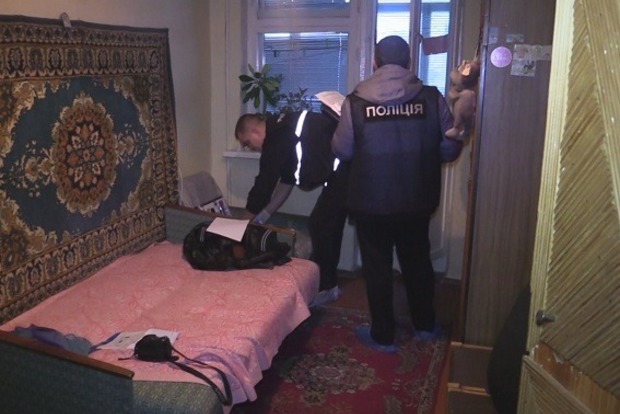В Киеве нашли 15-летнюю девушку с ножом в груди