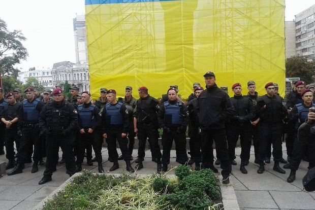 Активісти ОУН відмовилися від ідеї повалення пам'ятника Щорсу в Києві (фото)