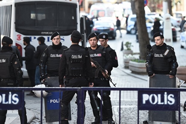 ﻿Внаслідок вибуху в Туреччині загинуло троє поліцейських
