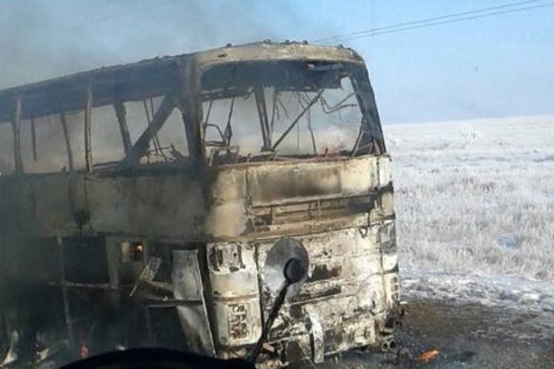 З'ясувалася причина загибелі майже всіх пасажирів згорілого автобуса у Казахстані