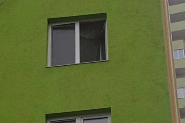 В Киеве пенсионерка выпрыгнула в окно с 5 этажа
