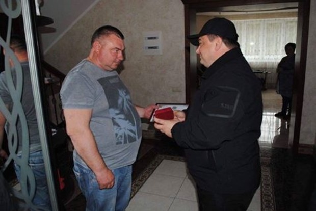Полиция наградила бизнесмена, который застрелил грабителя под Киевом