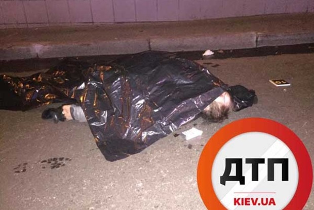 В Киеве в ДТП погиб мотоциклист, тело отбросило на 20 метров