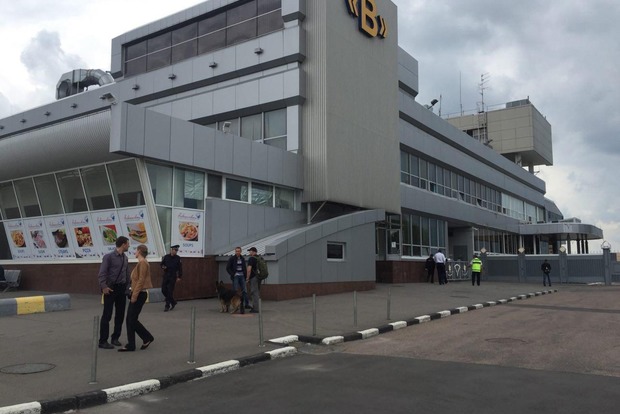 ﻿Кортеж Порошенка прибув в аеропорт «Бориспіль»