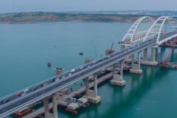 На Крымском мосту произошло первое ДТП