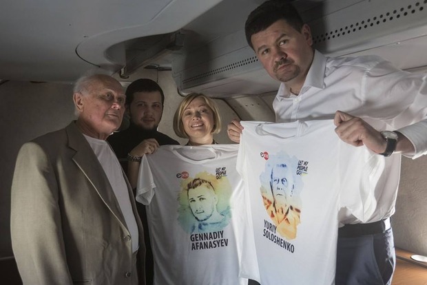﻿Афанасьєв і Солошенко прибули в Україну