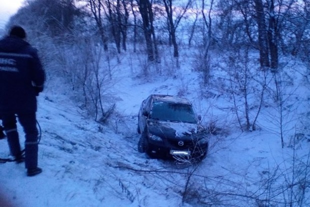 На Днепропетровщине в снегу застряли 12 авто