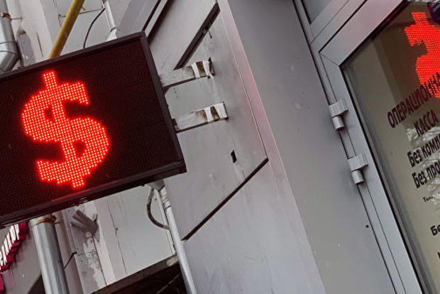 Ховають ганьбу: Путін заборонив встановлювати вуличні табло з курсами валют