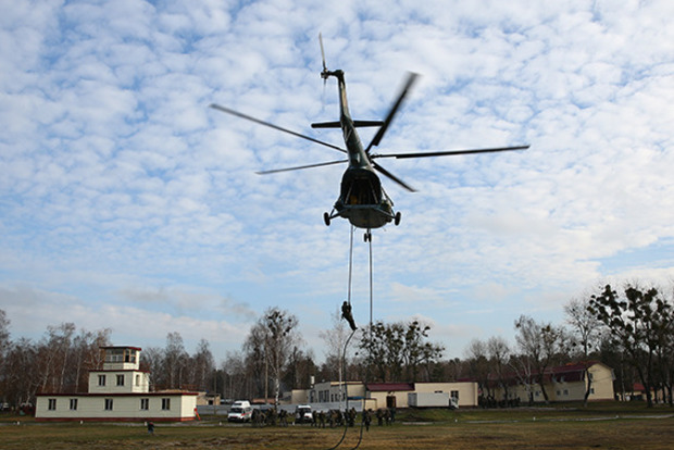 Співробітники Нацполіції професійно зможуть проводити спецоперації на вертольотах