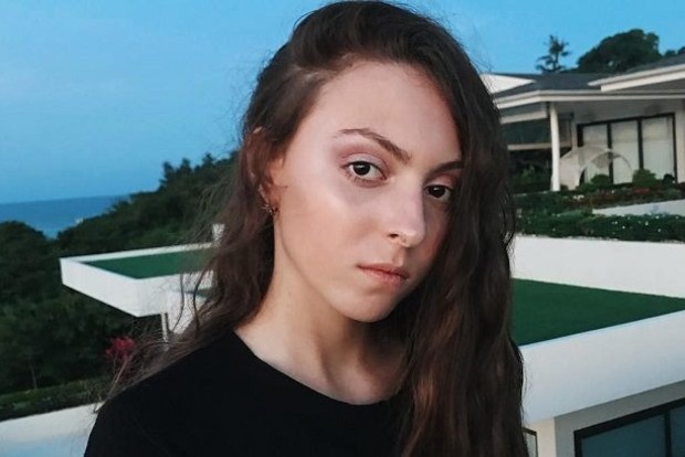 Затравленная дочь певицы Поляковой сильно похудела