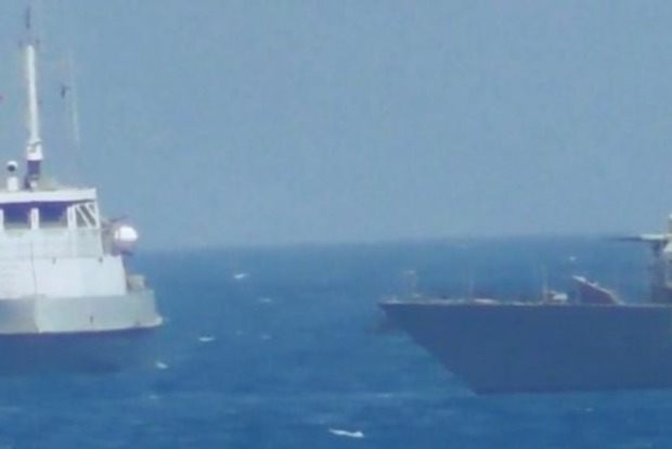 В Персидском заливе‍ боевой корабль США открыл огонь