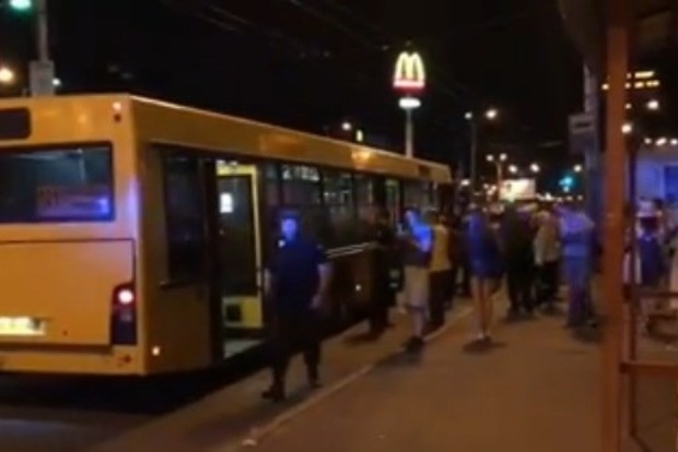 В Киеве драка между пассажирами автобуса переросла в стрельбу