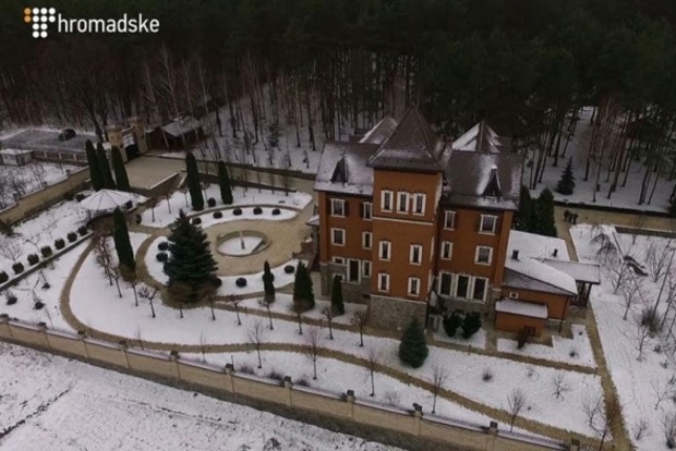 Родичі Турчинова володіють розкішними маєтками під Києвом - ЗМІ