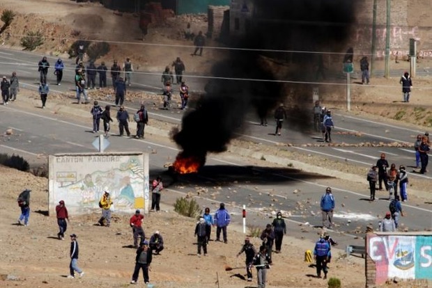 В Боливии шахтеры до смерти забили замглавы МВД