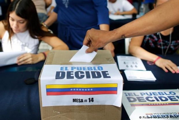 На референдуме за конституционную реформу в Венесуэле проголосовало 7,2 млн человек
