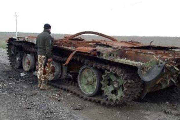 ﻿У районі АТО знайдено підбитий танк російського виробництва і заборонені міни