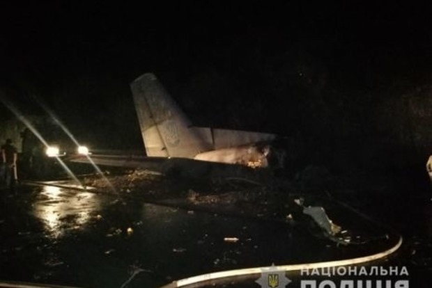 В Чугуеве самолет с курсантами и офицерами рухнул возле жилых домов: видео страшного ЧП