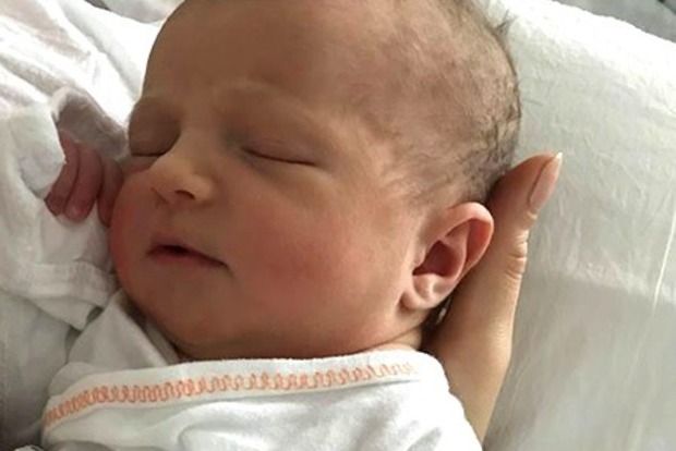 Майкл Дуглас вперше став дідусем і показав новонароджену внучку