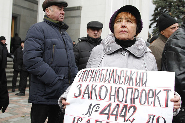 Відшкодування шкоди, яке не можна скасувати: КСУ визнав незаконним урізання пільг чорнобильцям