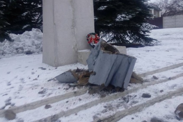 ﻿У Харківській області повалили пам'ятник Леніну