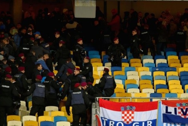 На НСК Олимпийский хорватские фанаты подрались с полицией 