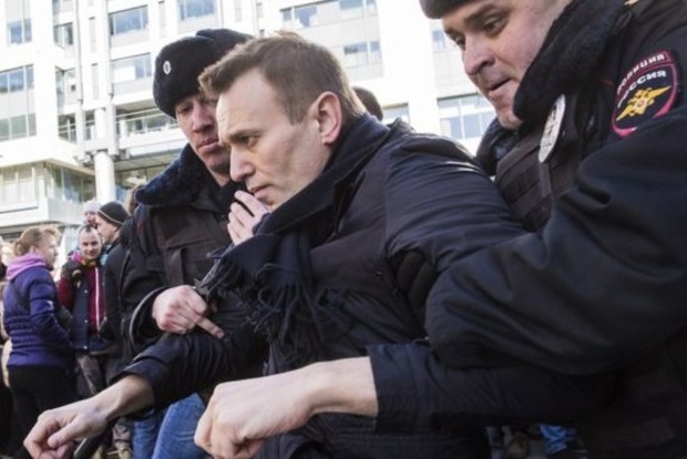 Оппозиционеру Навальному грозит 30 суток ареста, дело в суде