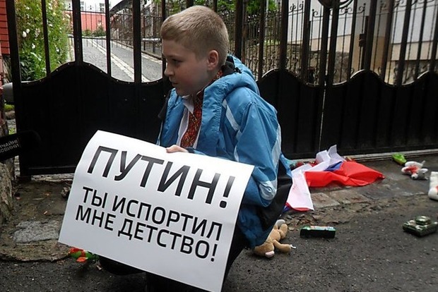 Каждый восьмой ребенок в Украине пострадал из-за военных действий на Донбассе