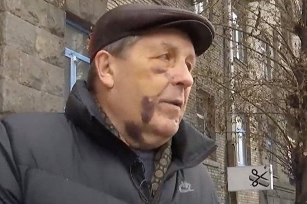 В Киеве полицейские избили пожилого сотрудника Антонова