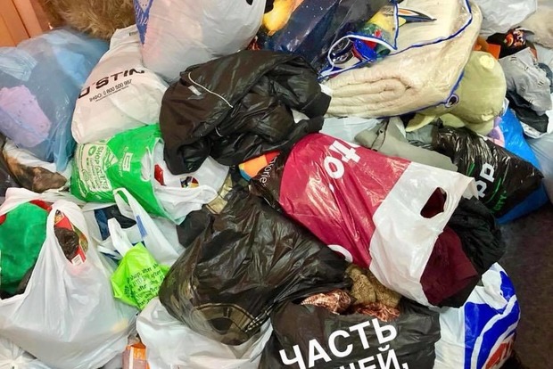 Співробітники інтернату в Полтаві викинули в сміття подарунки волонтерів дітям