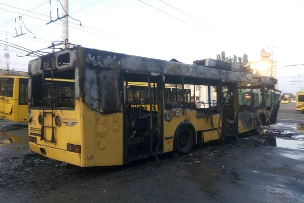 В депо Киева внезапно загорелся троллейбус